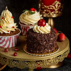 mini cakes and cupcakes